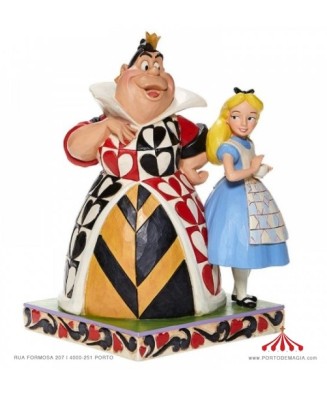 © Chaos and Curiousity - Estatueta Alice e a Rainha de Copas - Disney