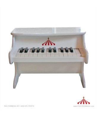 Pequeño piano blanco