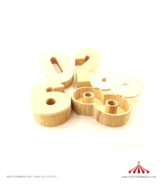 Caja de madera con número
